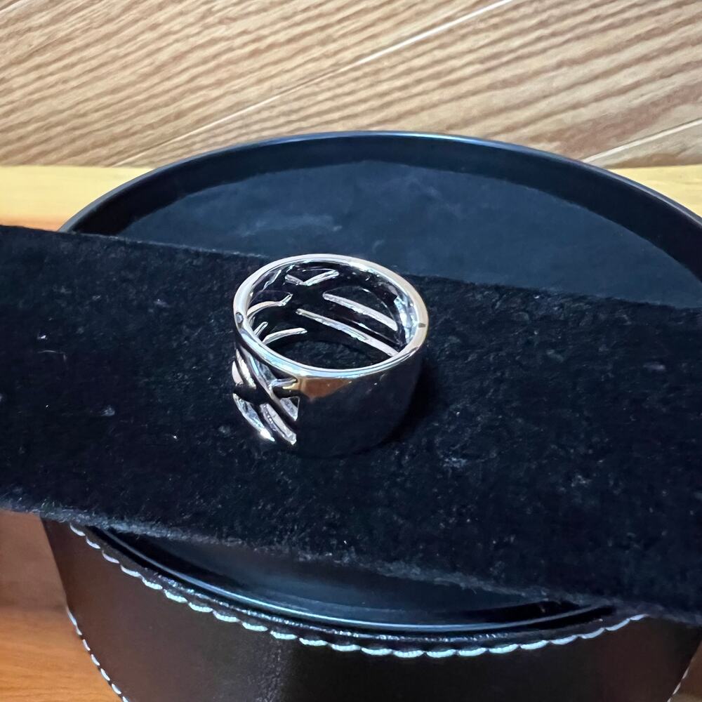 Lia Sophia Silver Tone Criss Cross Celtic Knot Brutalist Chunky Accent Ring 9 - Picture 3 of 7